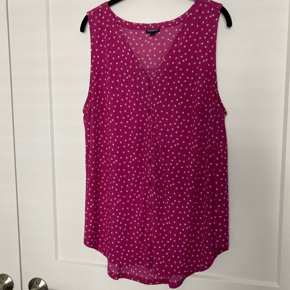 Torrid Size 1x (14/16) Fuchsia Pink Star Patterned Top